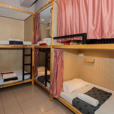 A Pousada Escape Backpackers Kk Kota Kinabalu Exterior foto