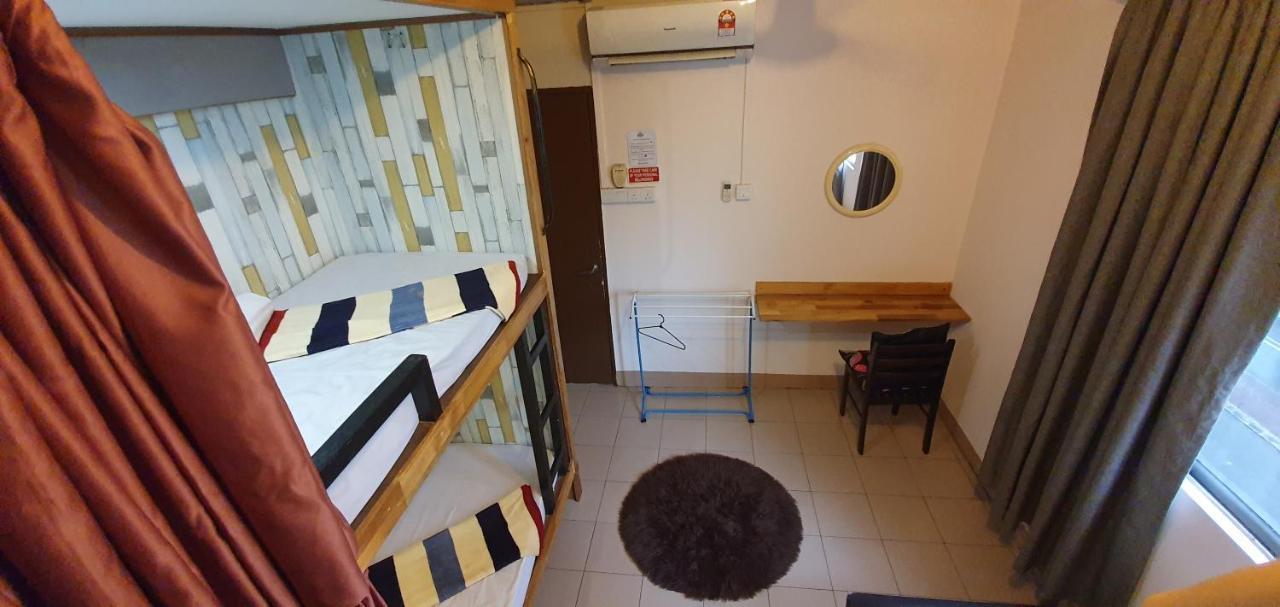 A Pousada Escape Backpackers Kk Kota Kinabalu Exterior foto