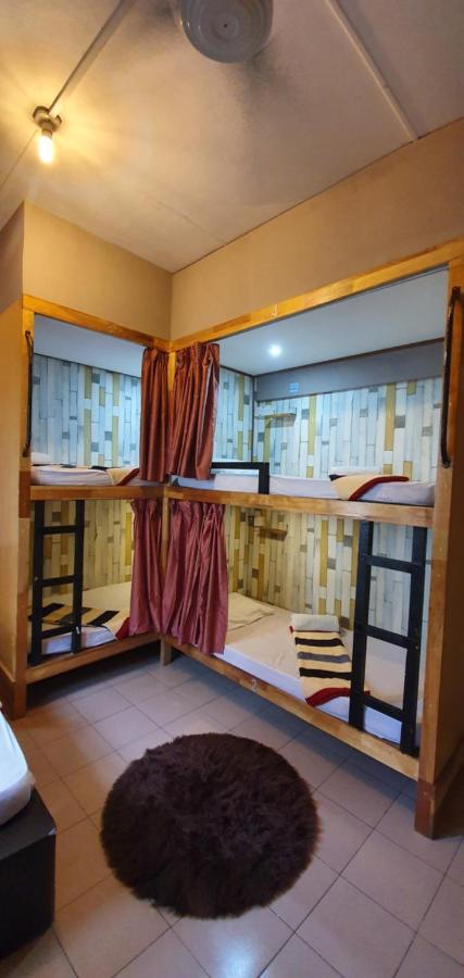 A Pousada Escape Backpackers Kk Kota Kinabalu Exterior foto