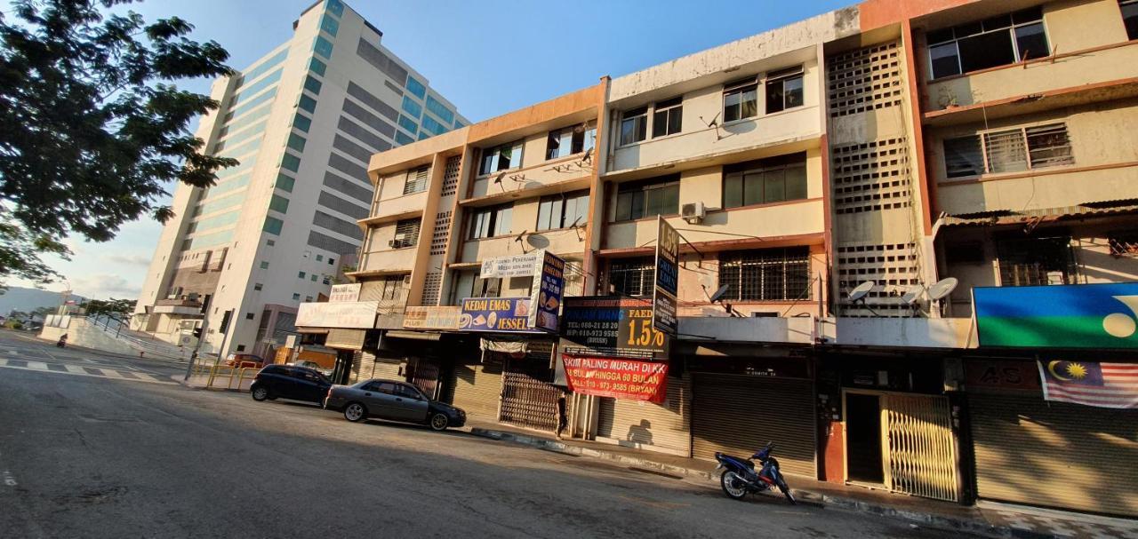 A Pousada Escape Backpackers Kk Kota Kinabalu Exterior foto