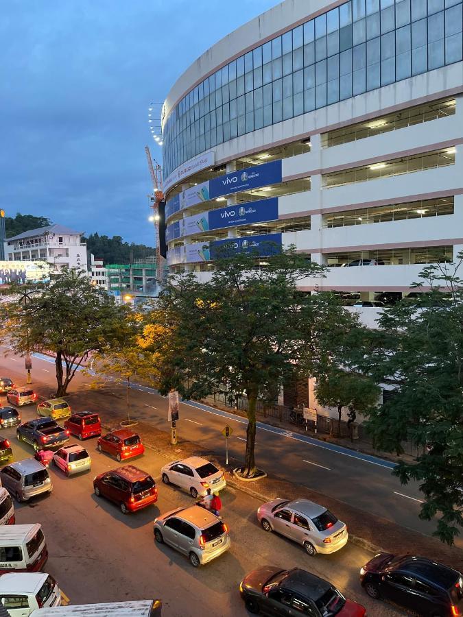 A Pousada Escape Backpackers Kk Kota Kinabalu Exterior foto