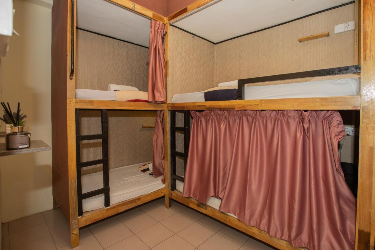 A Pousada Escape Backpackers Kk Kota Kinabalu Exterior foto