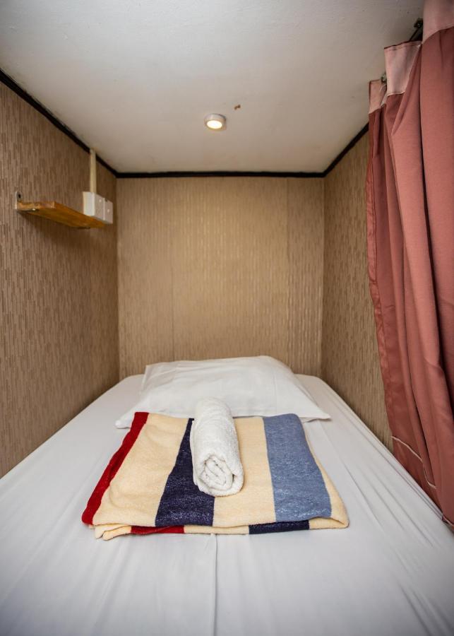A Pousada Escape Backpackers Kk Kota Kinabalu Exterior foto