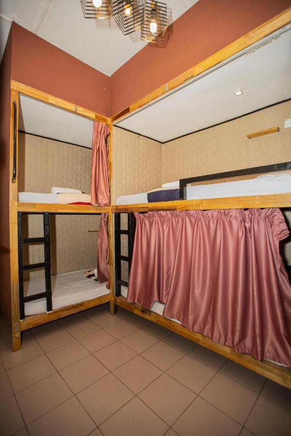 A Pousada Escape Backpackers Kk Kota Kinabalu Exterior foto