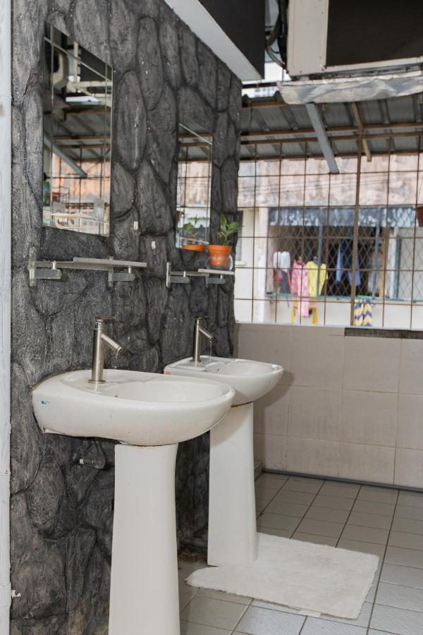 A Pousada Escape Backpackers Kk Kota Kinabalu Exterior foto