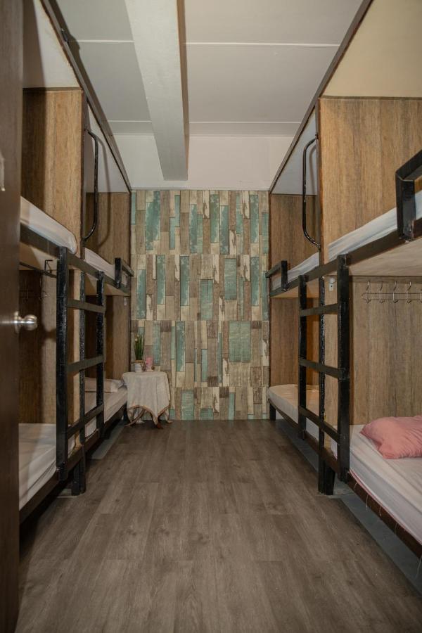 A Pousada Escape Backpackers Kk Kota Kinabalu Exterior foto