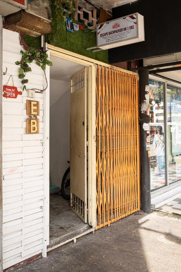 A Pousada Escape Backpackers Kk Kota Kinabalu Exterior foto