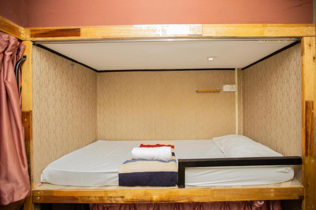 A Pousada Escape Backpackers Kk Kota Kinabalu Exterior foto