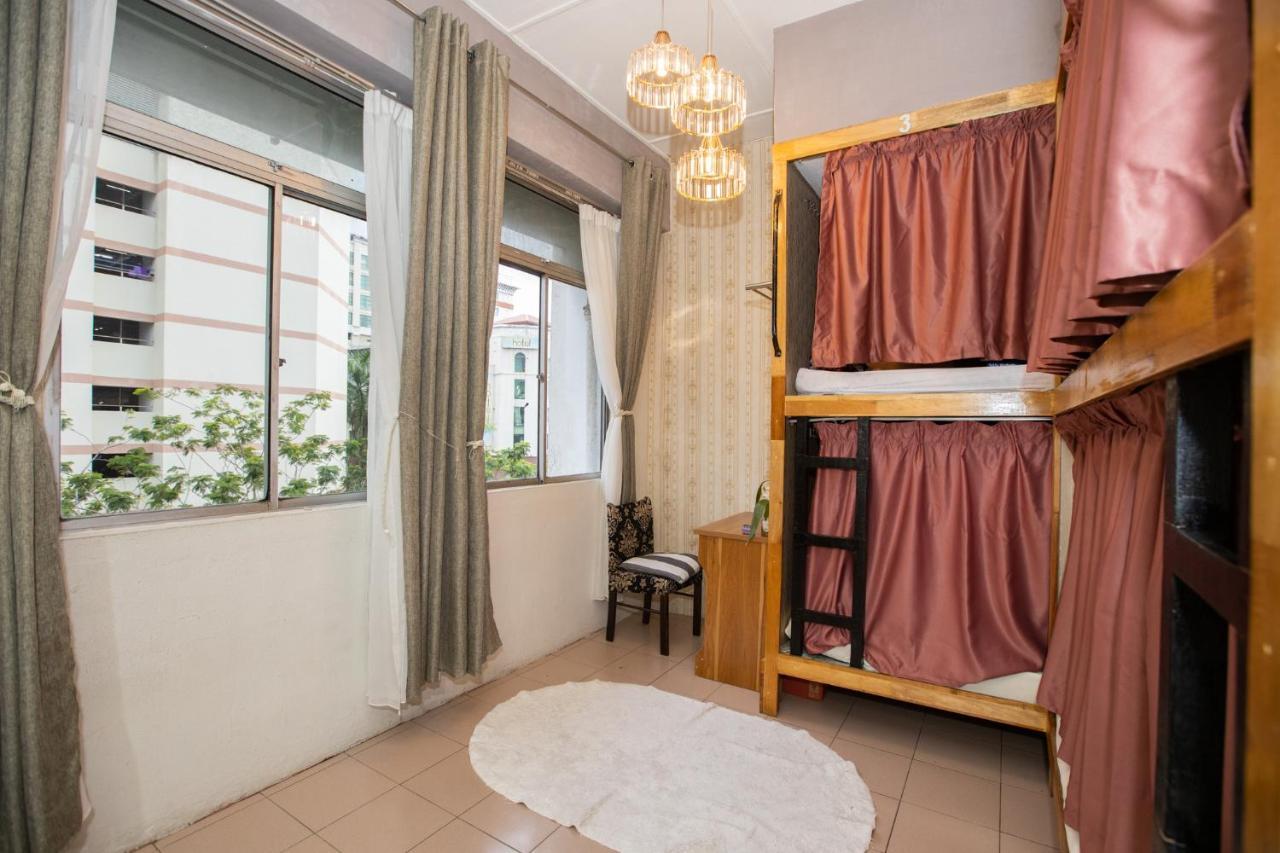 A Pousada Escape Backpackers Kk Kota Kinabalu Exterior foto